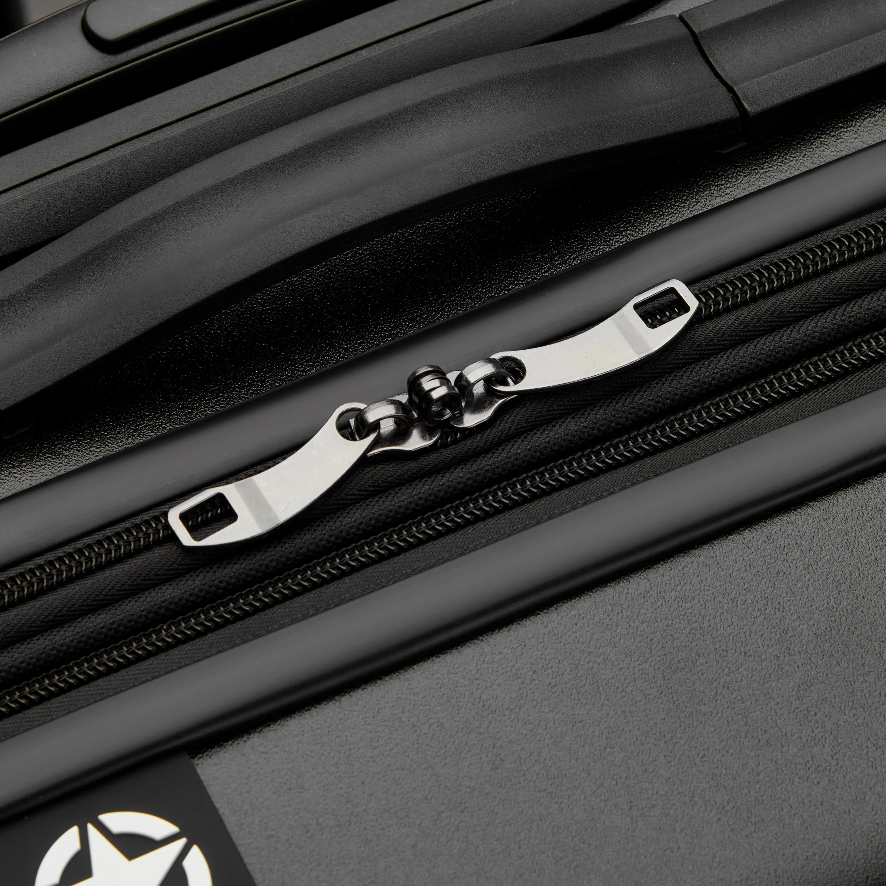 JH004C - Expandable Carry-On Spinner